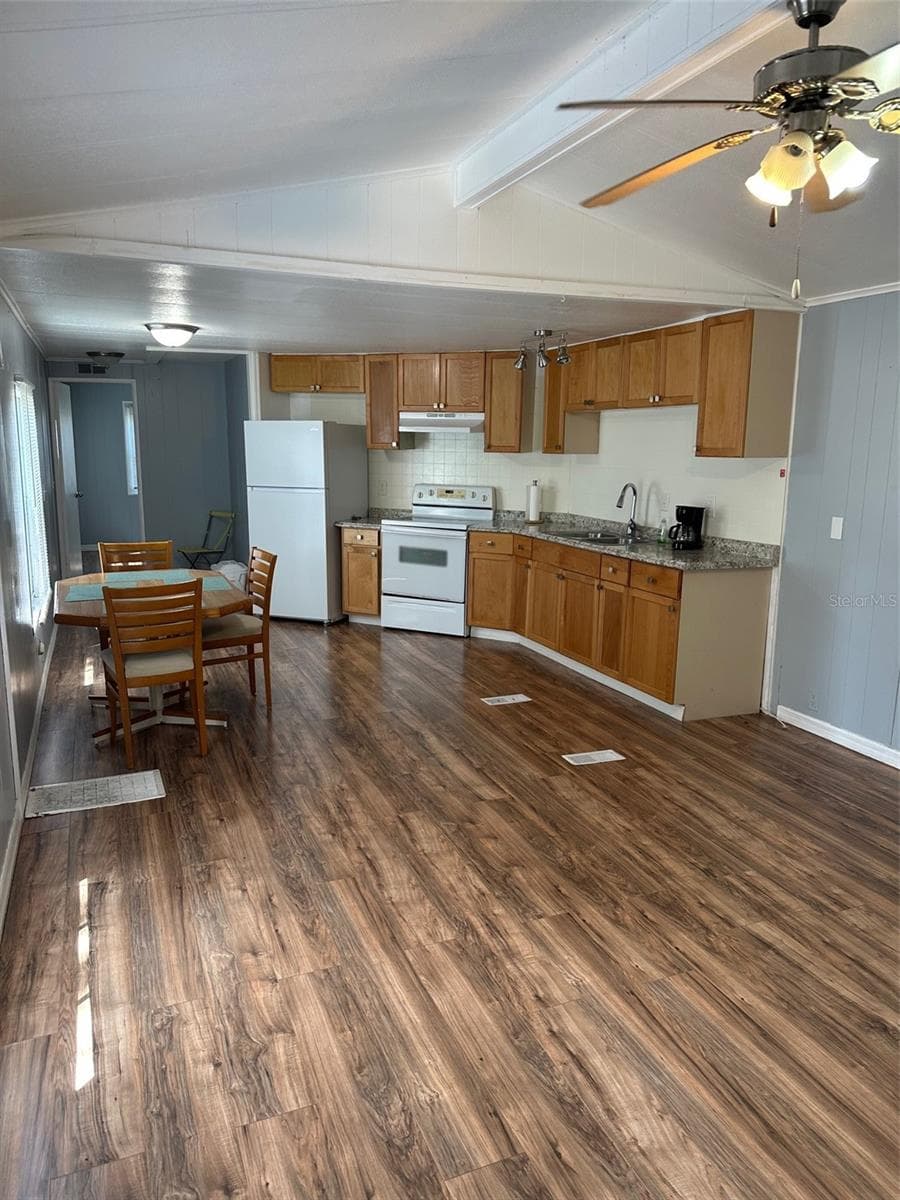 17110 LIVE OAK LANE — photo 3 of 12