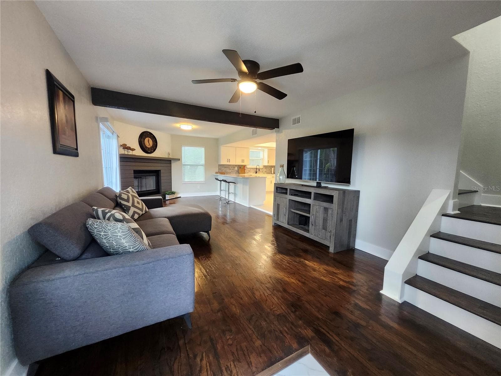 3071 HURON AVENUE — photo 3 of 55