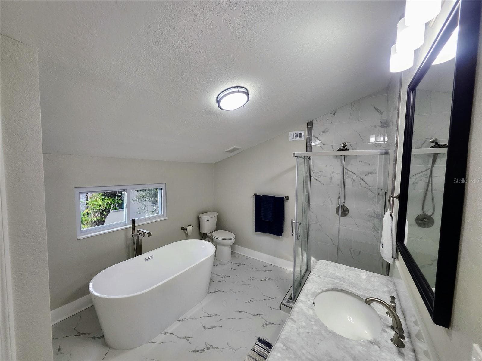 3071 HURON AVENUE — photo 12 of 55