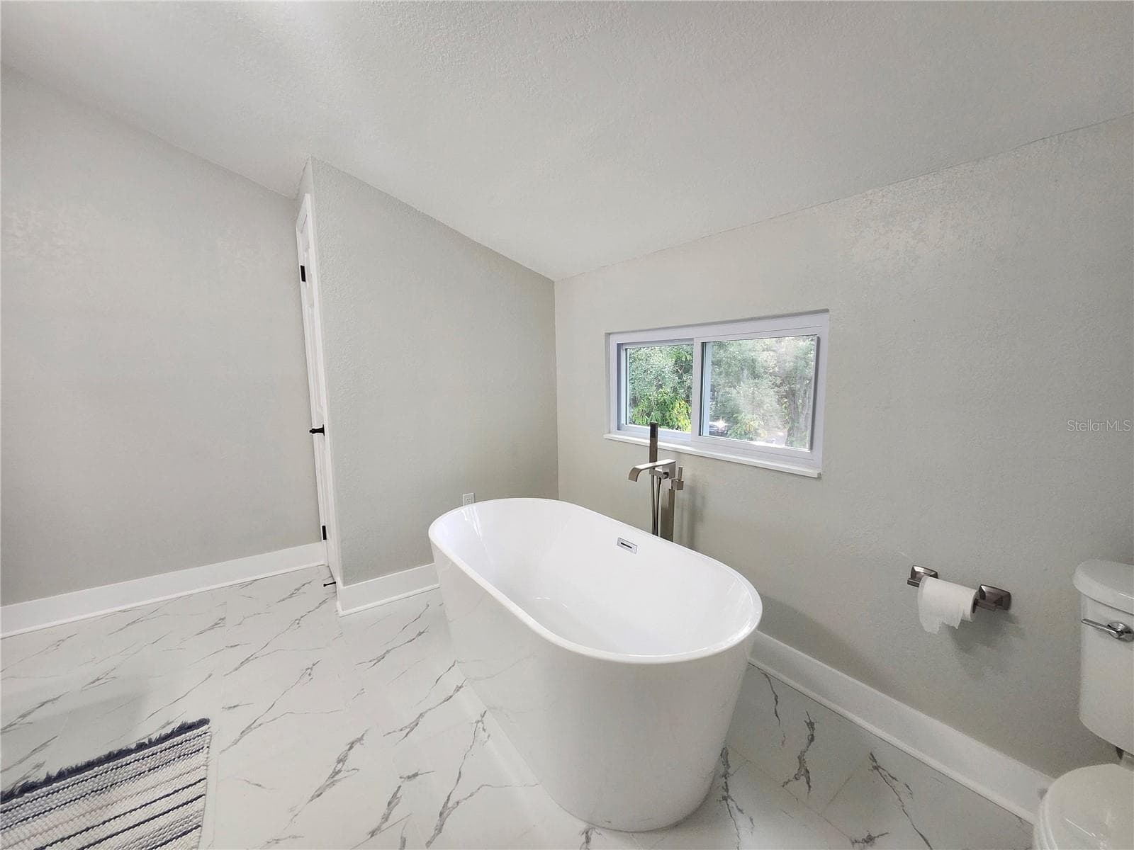 3071 HURON AVENUE — photo 13 of 55