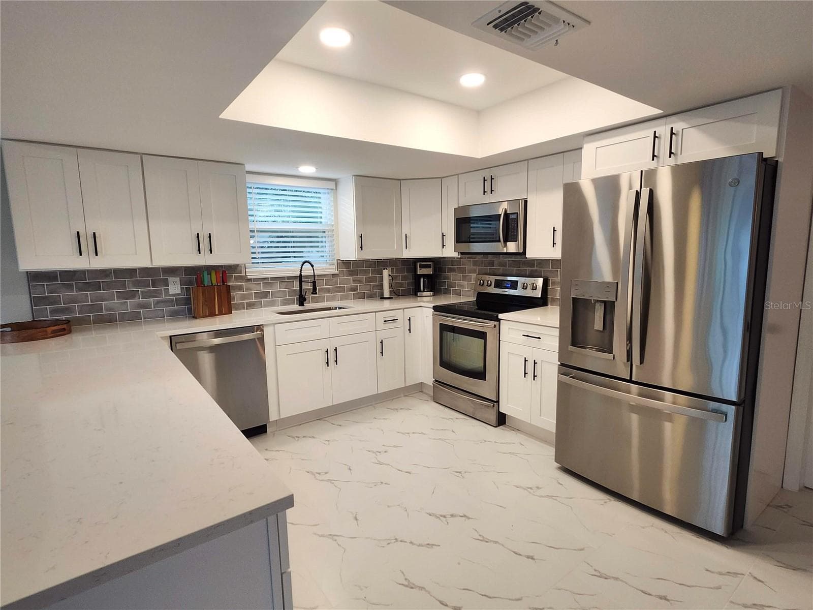 3071 HURON AVENUE — photo 6 of 55