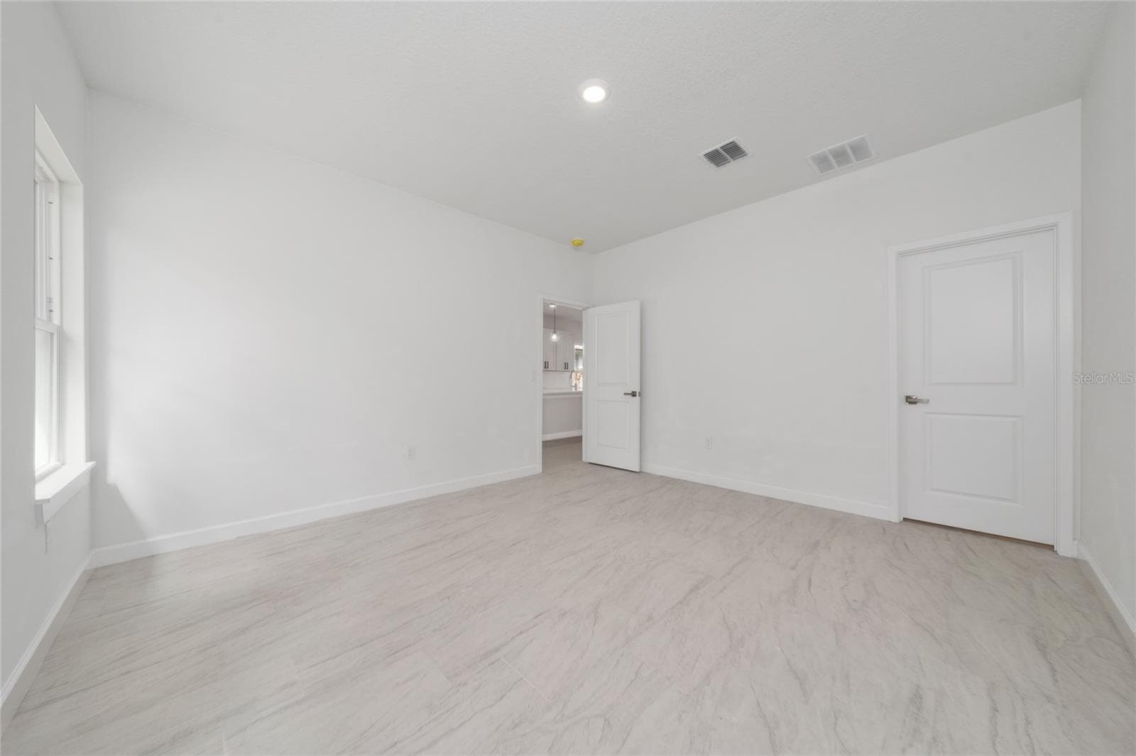 1039 37TH STREET — photo 15 of 24