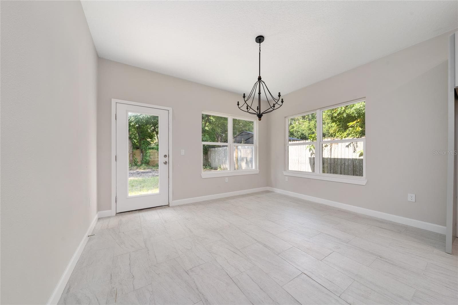 1039 37TH STREET — photo 11 of 24