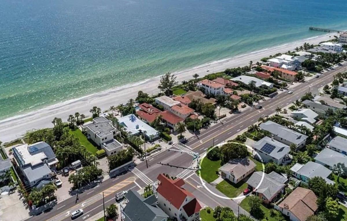 16101 GULF BOULEVARD — photo 3 of 9