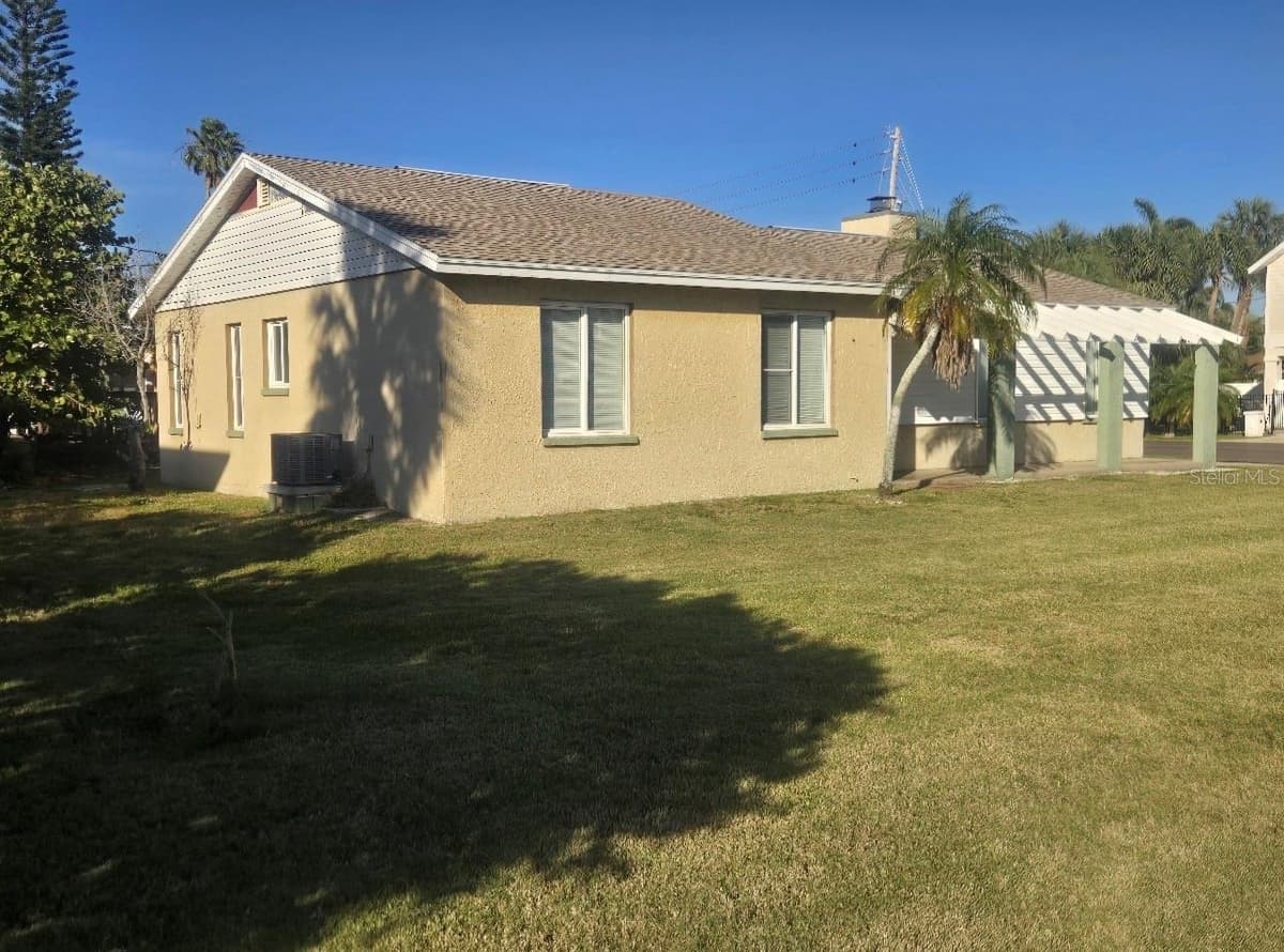 16101 GULF BOULEVARD — photo 8 of 9