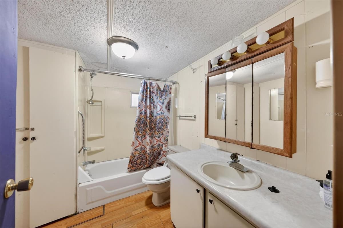138 INDIAN CREEK ROAD — photo 18 of 50