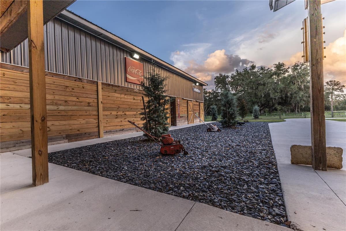 12523 CR 721 — photo 76 of 78