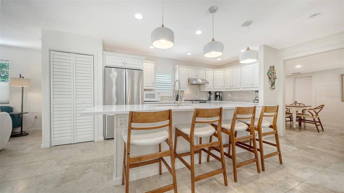 3708 SANDSPUR LANE — photo 18 of 67