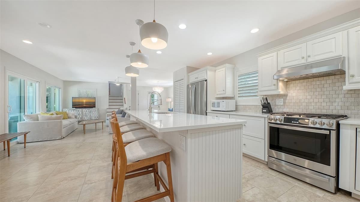 3708 SANDSPUR LANE — photo 11 of 67