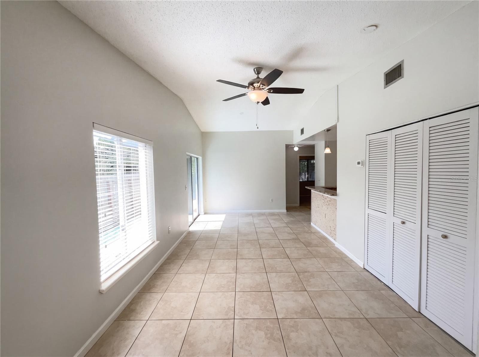 1015 WESTSIDE DRIVE — photo 3 of 23