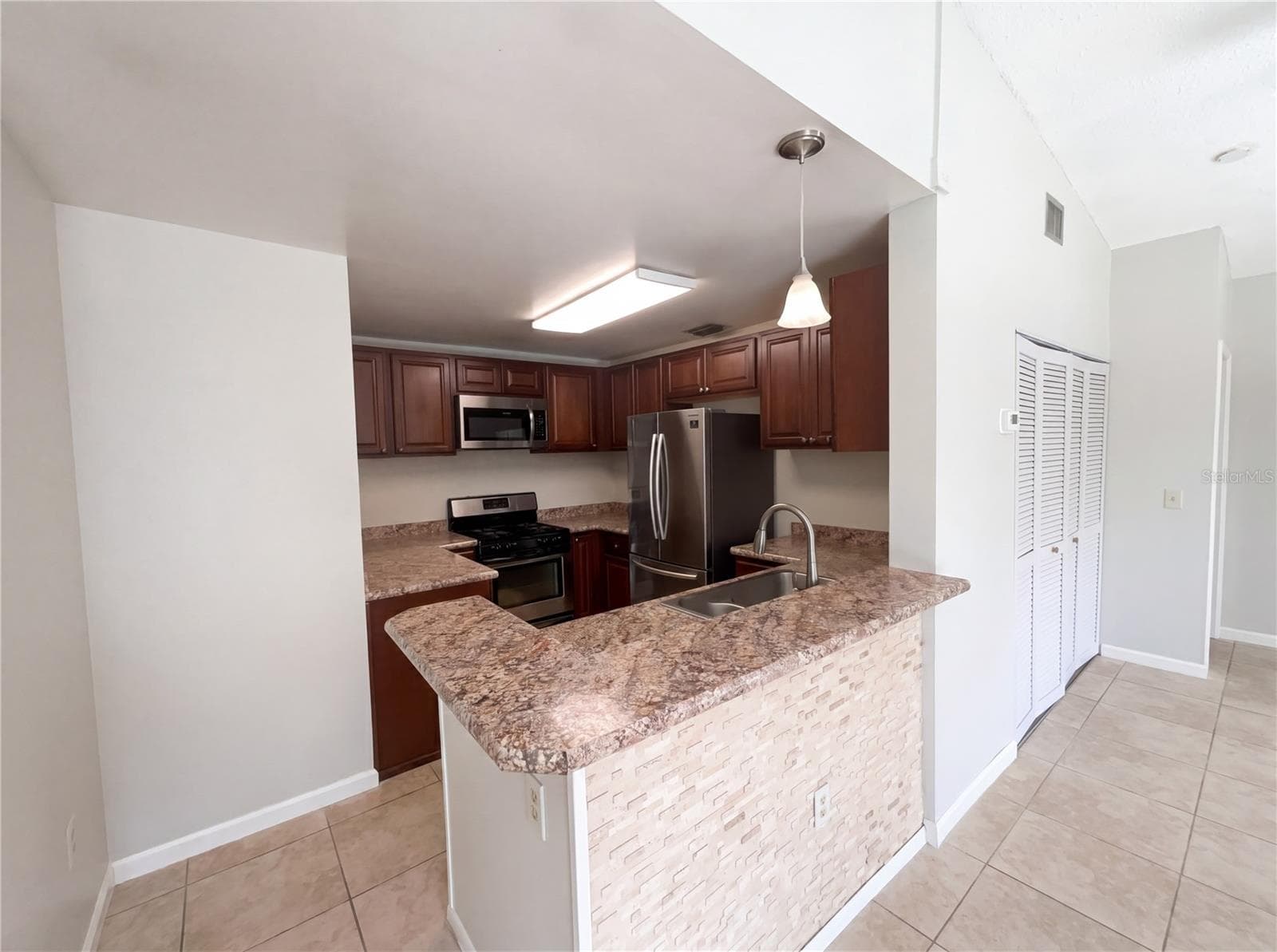 1015 WESTSIDE DRIVE — photo 7 of 23