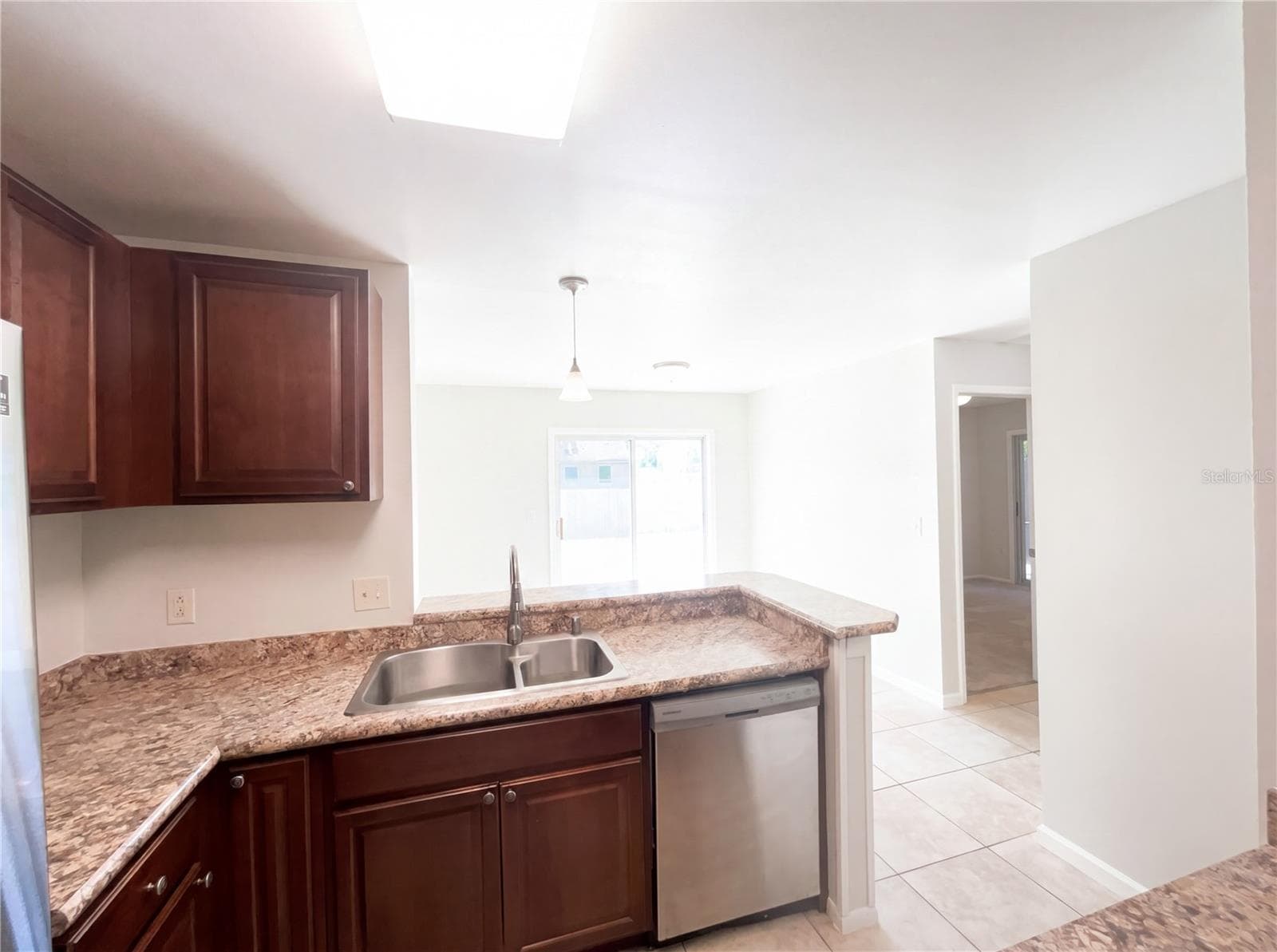 1015 WESTSIDE DRIVE — photo 8 of 23