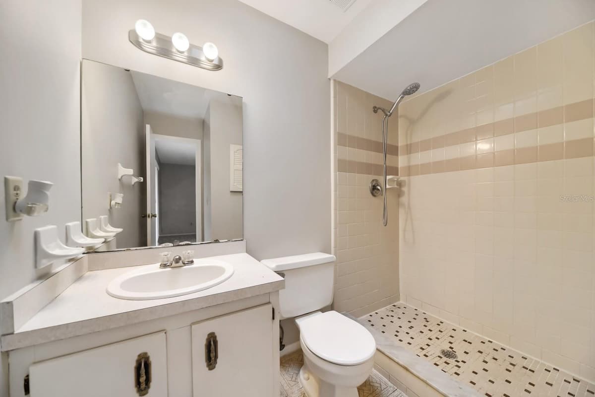717 LANCEWOOD DRIVE — photo 15 of 26