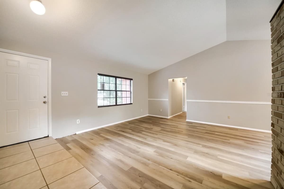 717 LANCEWOOD DRIVE — photo 3 of 26