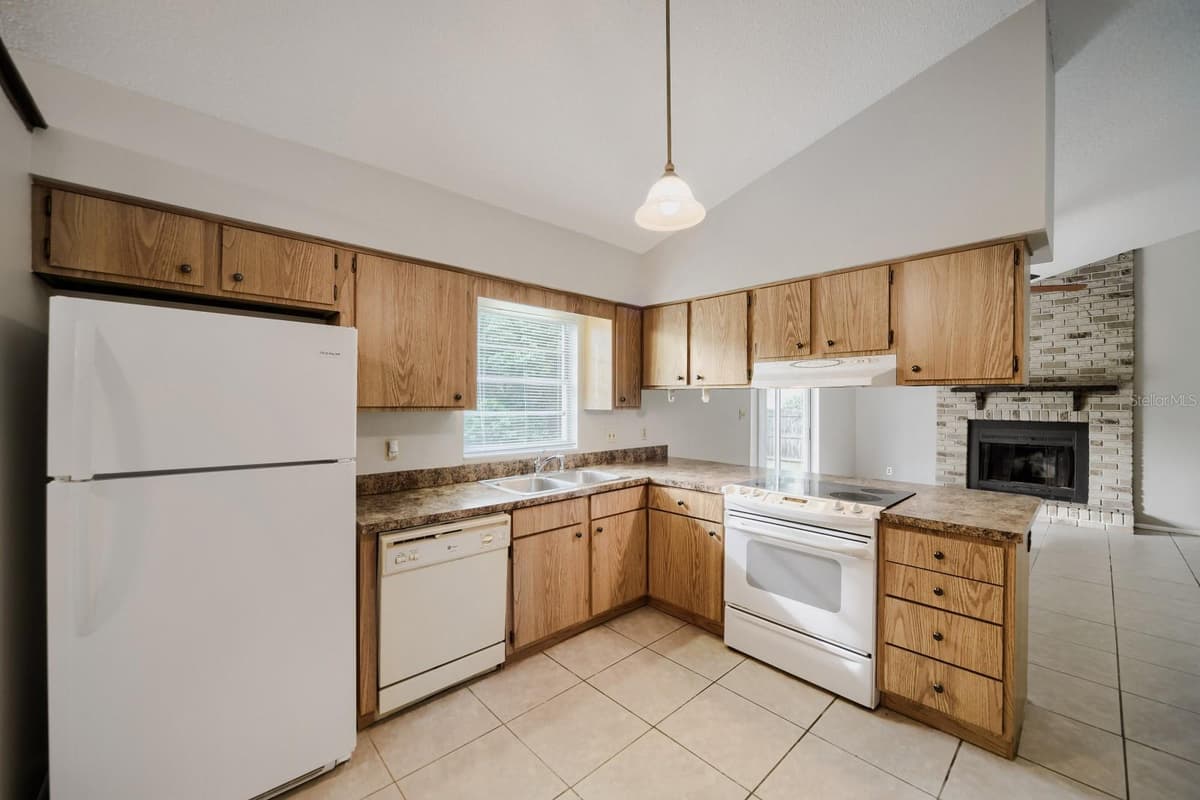 717 LANCEWOOD DRIVE — photo 8 of 26