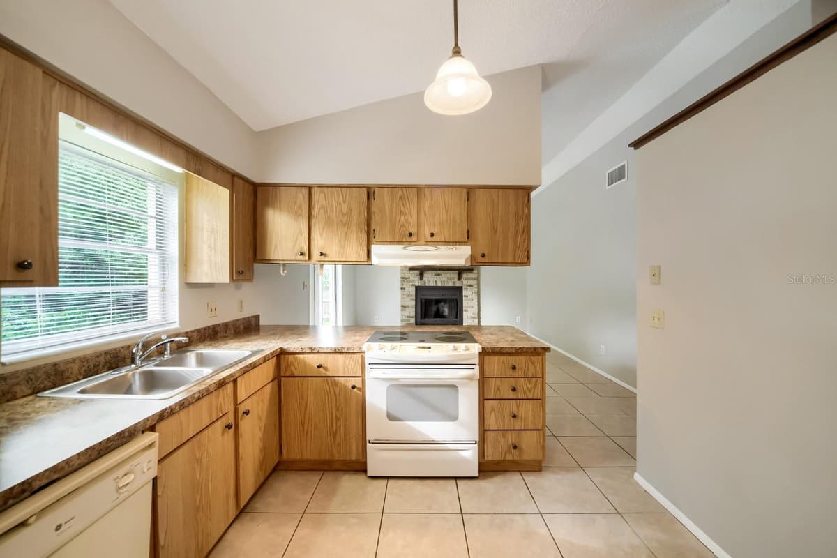717 LANCEWOOD DRIVE — photo 7 of 26