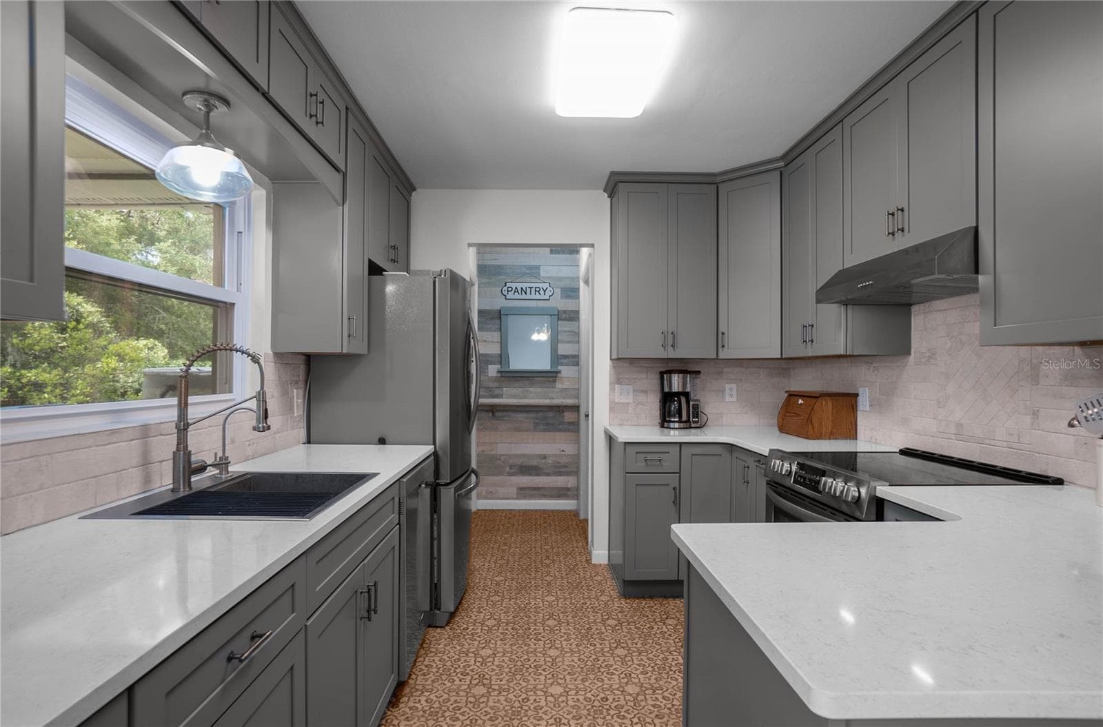 9302 REDWOOD PLACE — photo 12 of 50