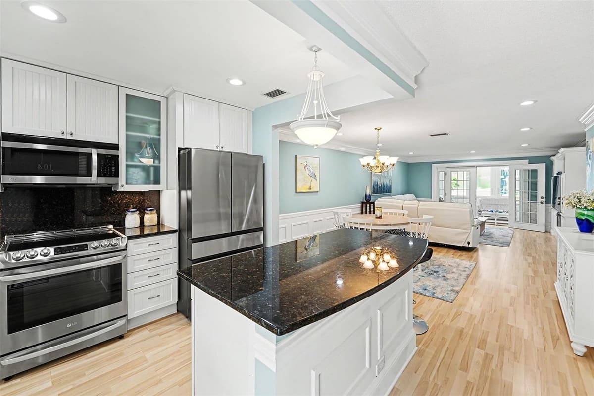 139 BLUFF VIEW DRIVE — photo 5 of 24