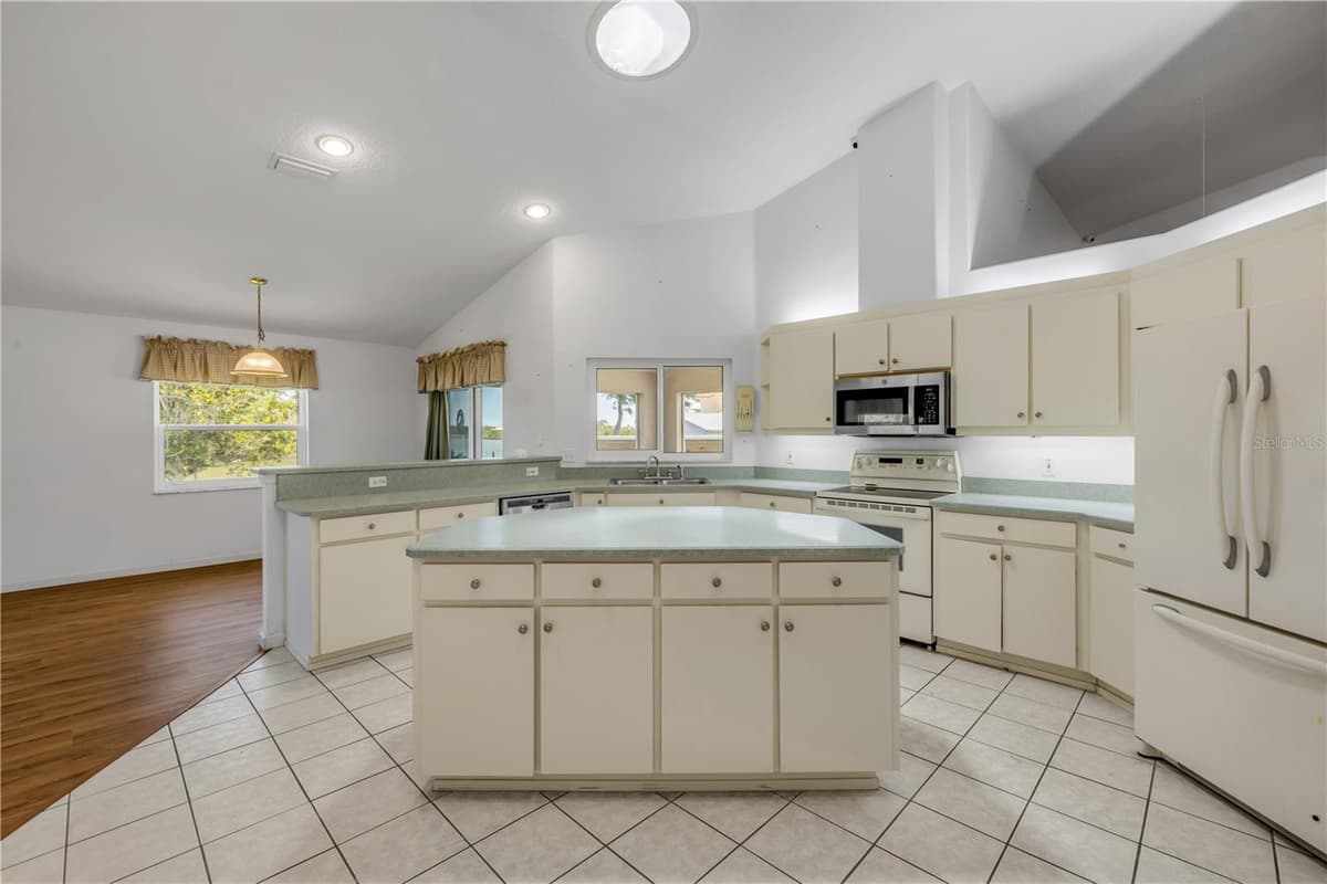 192 AZALEA ROAD — photo 16 of 94