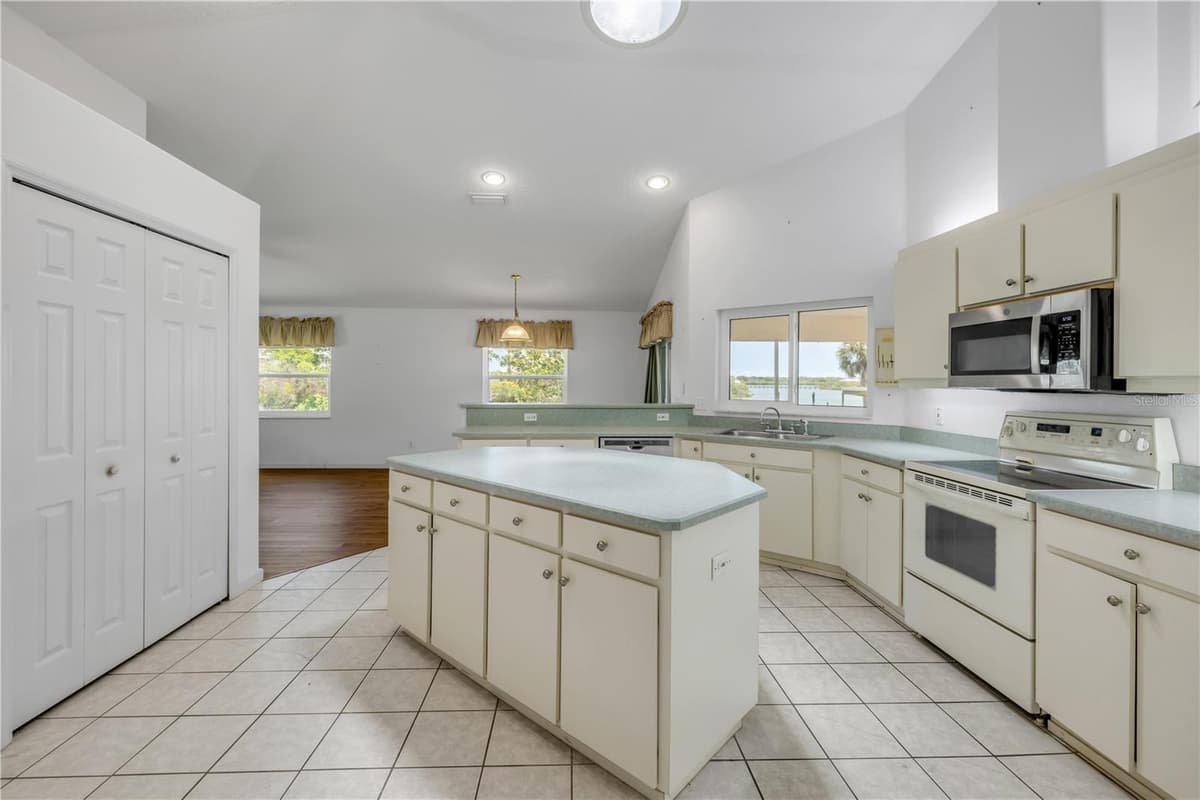 192 AZALEA ROAD — photo 45 of 94