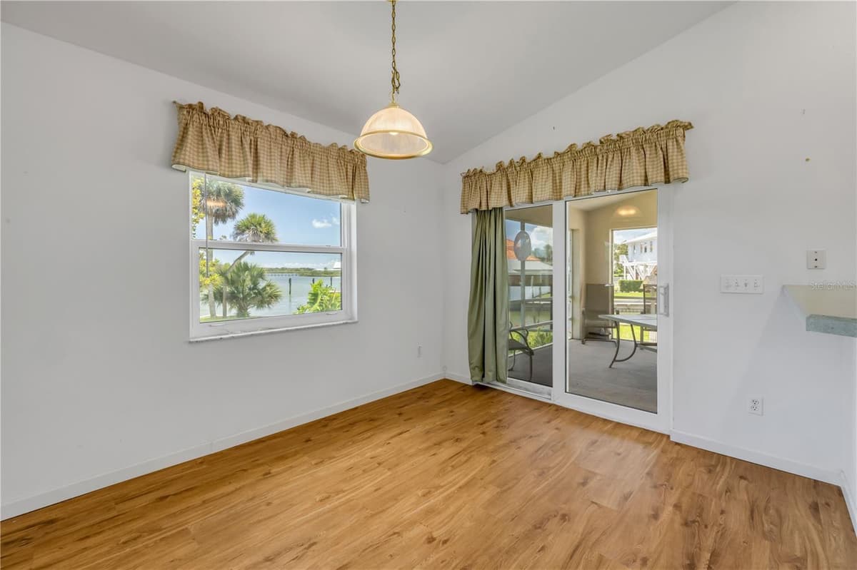192 AZALEA ROAD — photo 10 of 94