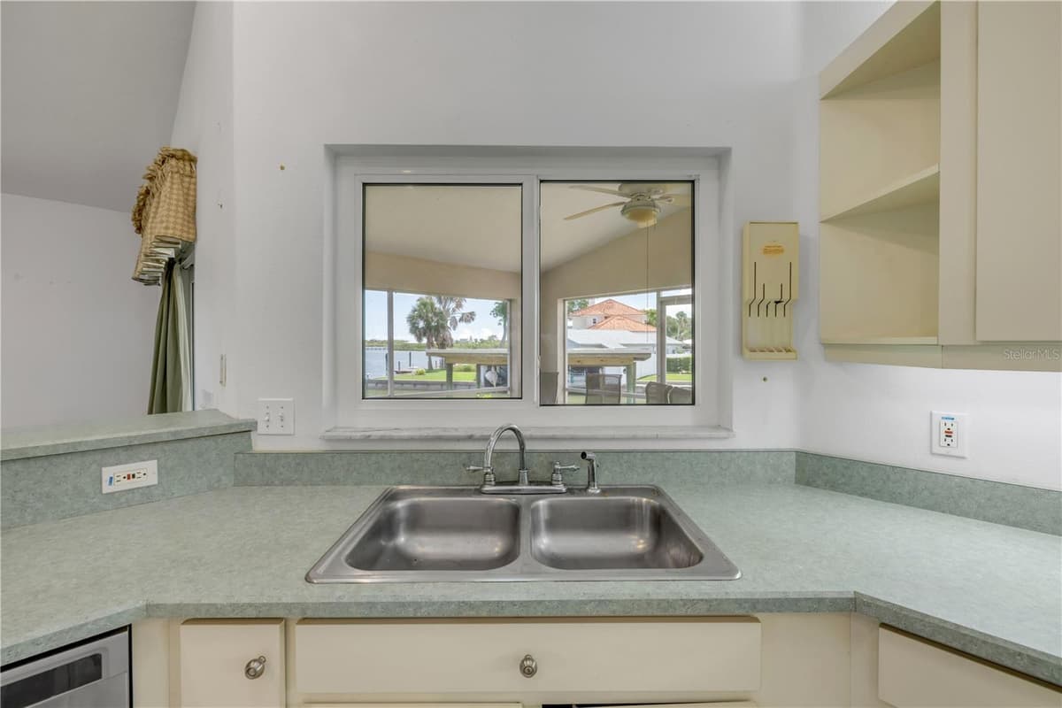 192 AZALEA ROAD — photo 39 of 94