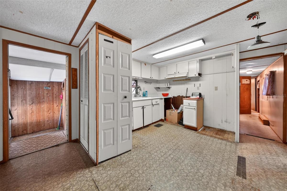 138 INDIAN CREEK ROAD — photo 14 of 50