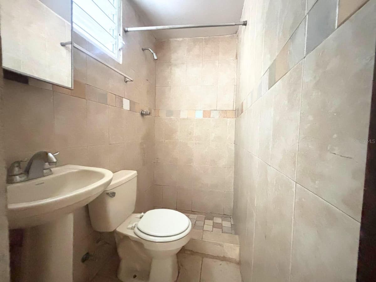 167 CALLE DEL PARQUE — photo 11 of 31
