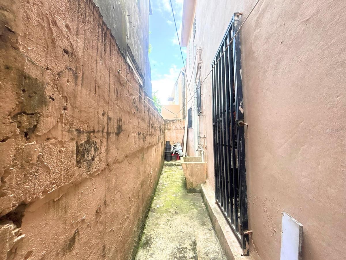 167 CALLE DEL PARQUE — photo 17 of 31