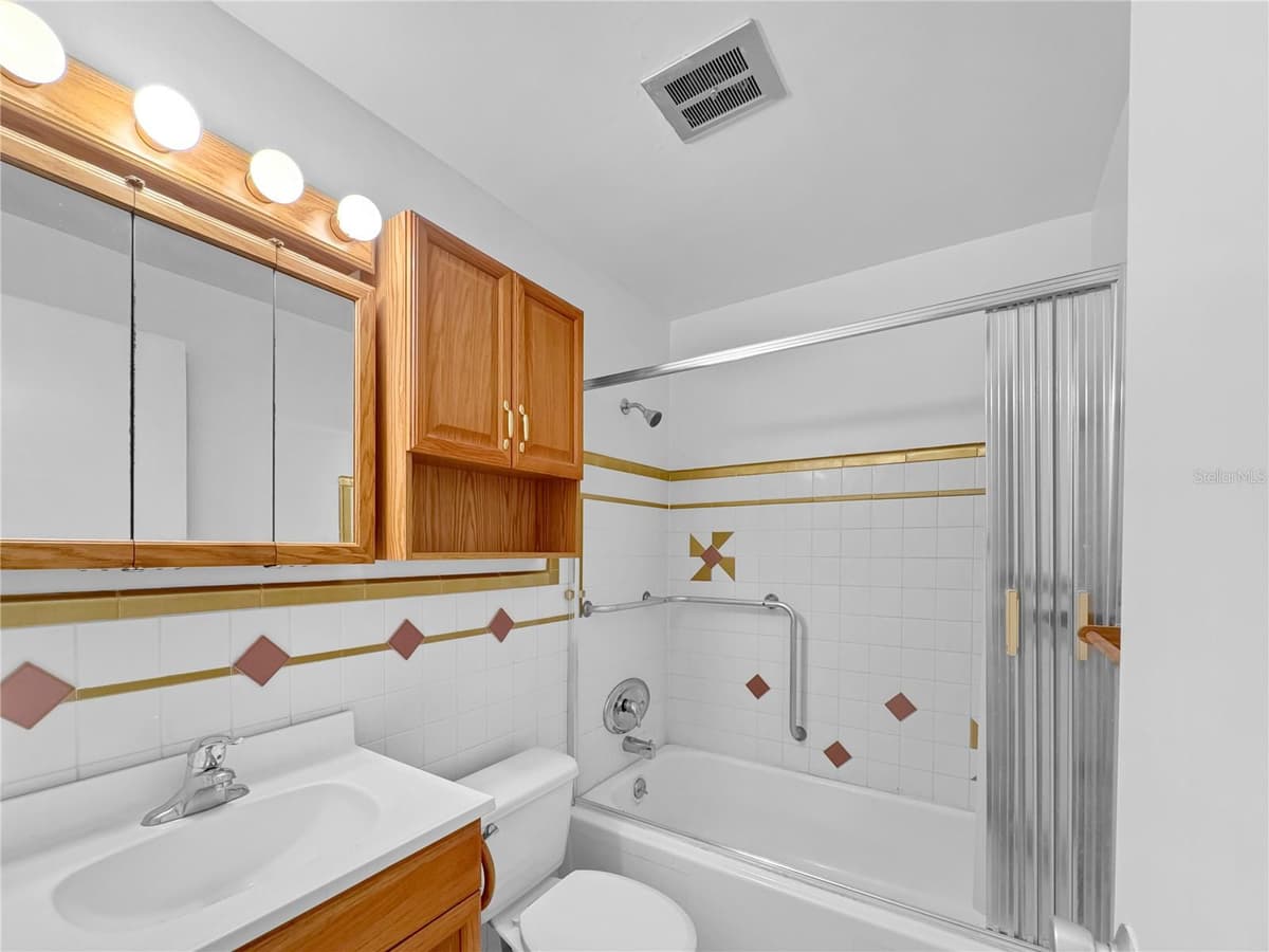 4300 58TH STREET — photo 9 of 18