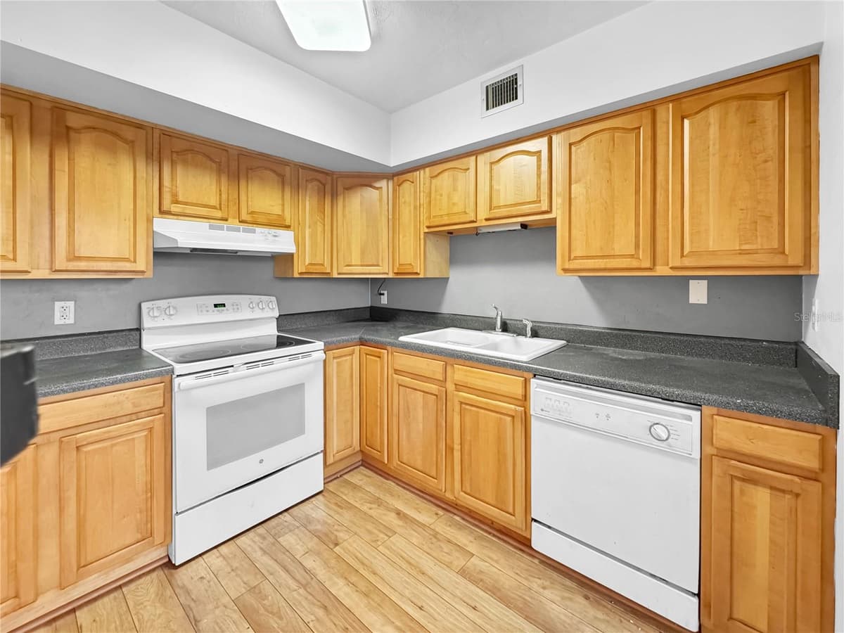 4300 58TH STREET — photo 12 of 18