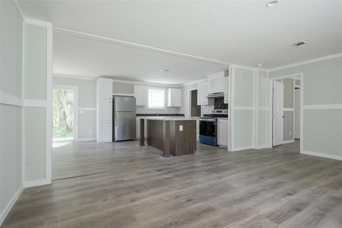 374 SISCO ROAD — photo 4 of 40
