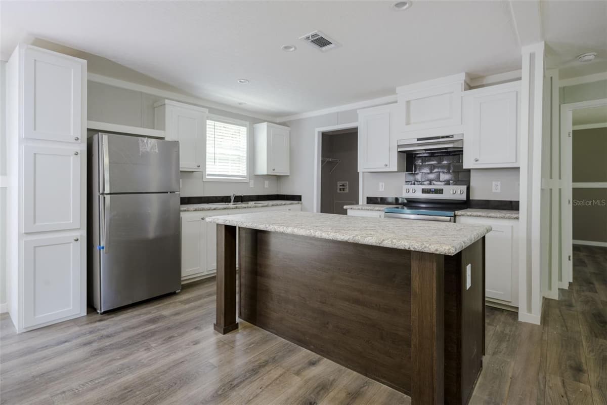 374 SISCO ROAD — photo 9 of 40