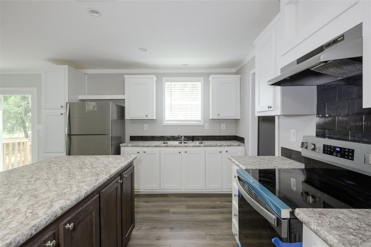 374 SISCO ROAD — photo 6 of 40