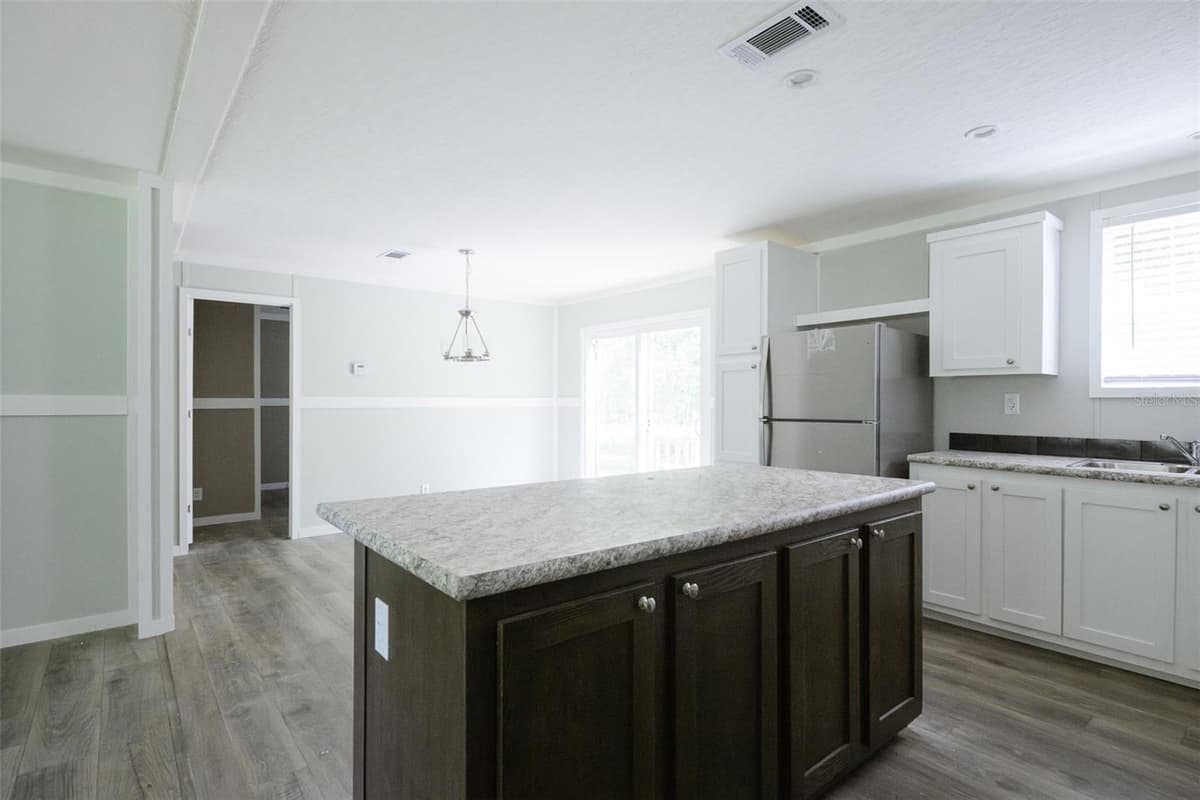 374 SISCO ROAD — photo 7 of 40