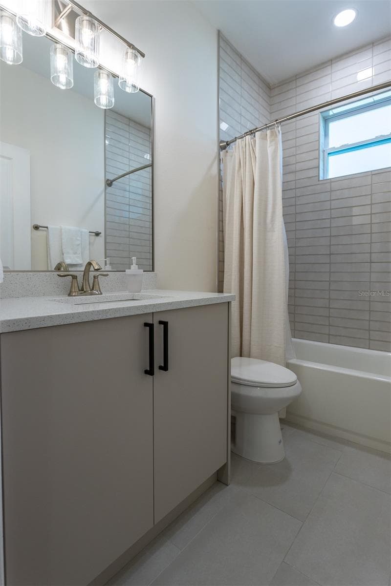 11421 & 11423 WELDON STREET — photo 14 of 56