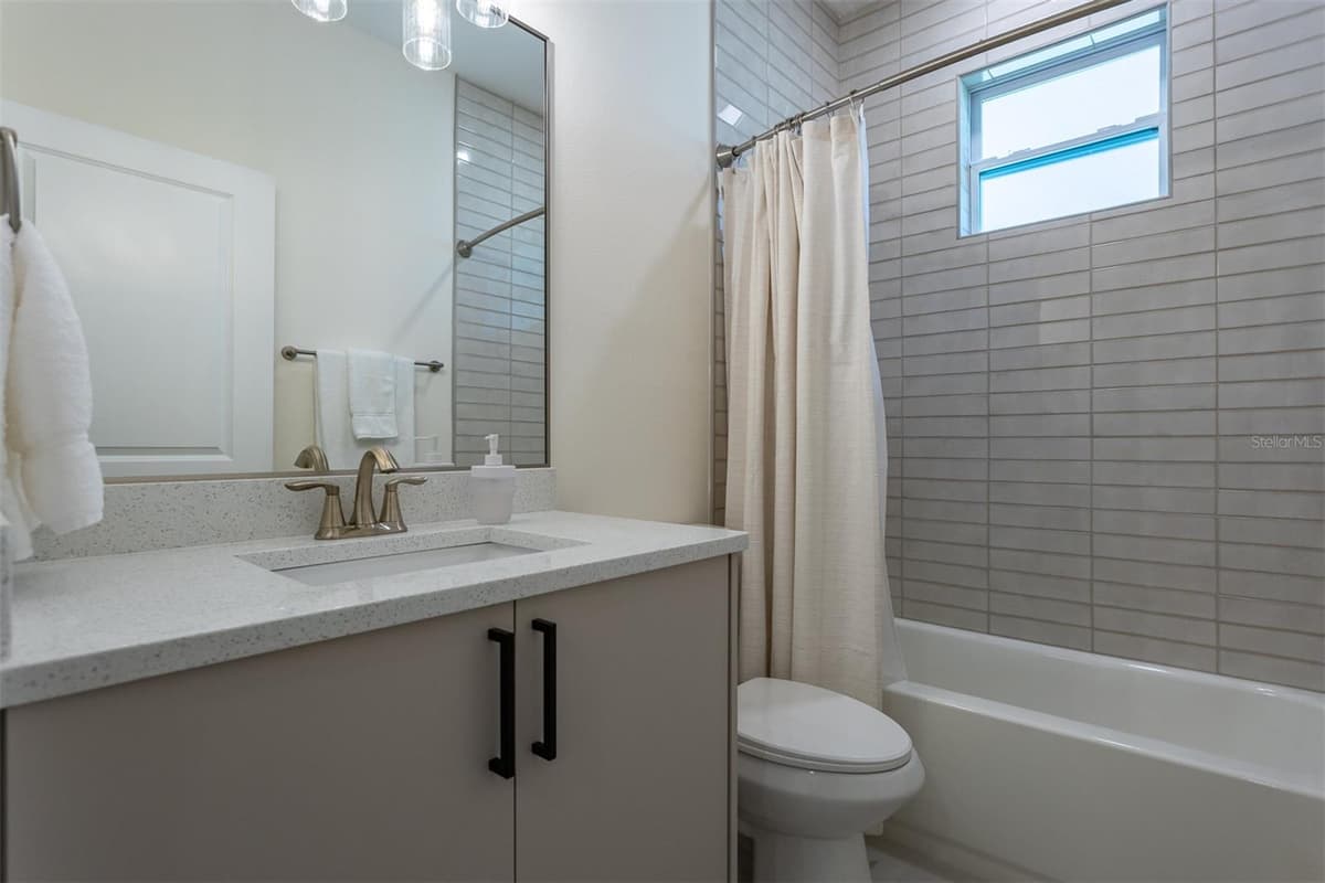 11421 & 11423 WELDON STREET — photo 13 of 56