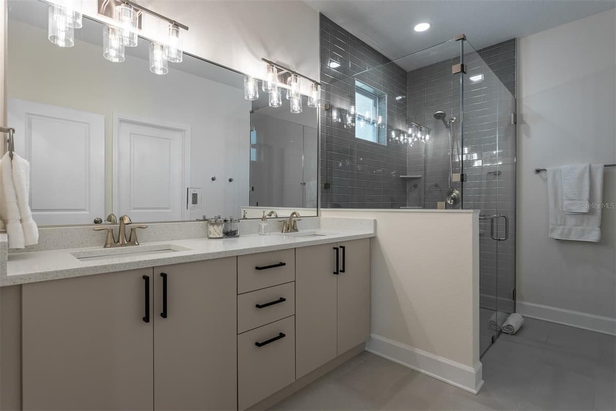 11421 & 11423 WELDON STREET — photo 16 of 56