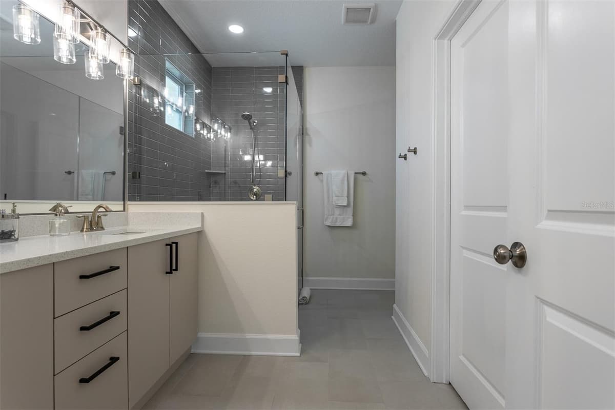 11421 & 11423 WELDON STREET — photo 15 of 56