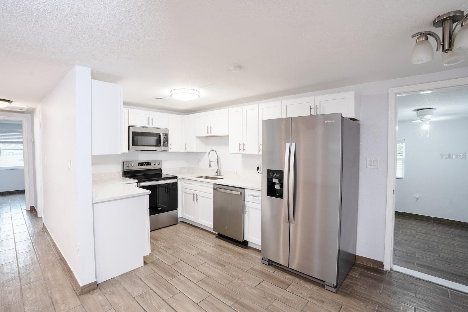 503 MOORE AVENUE — photo 3 of 44