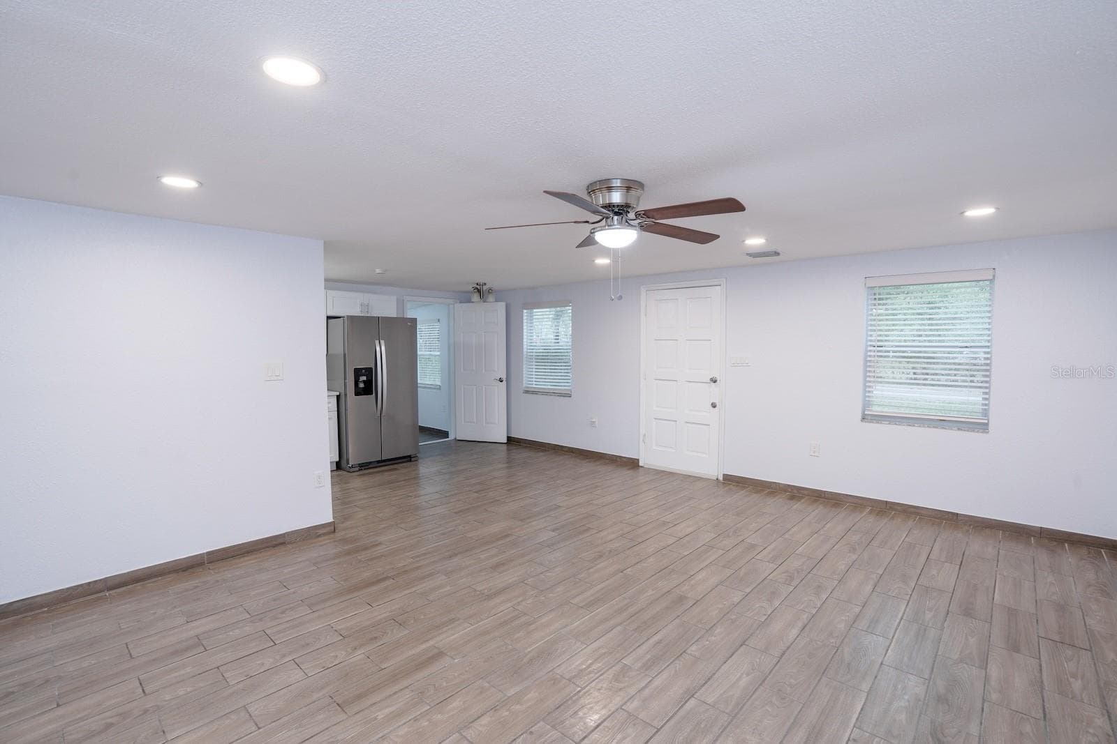 503 MOORE AVENUE — photo 9 of 44