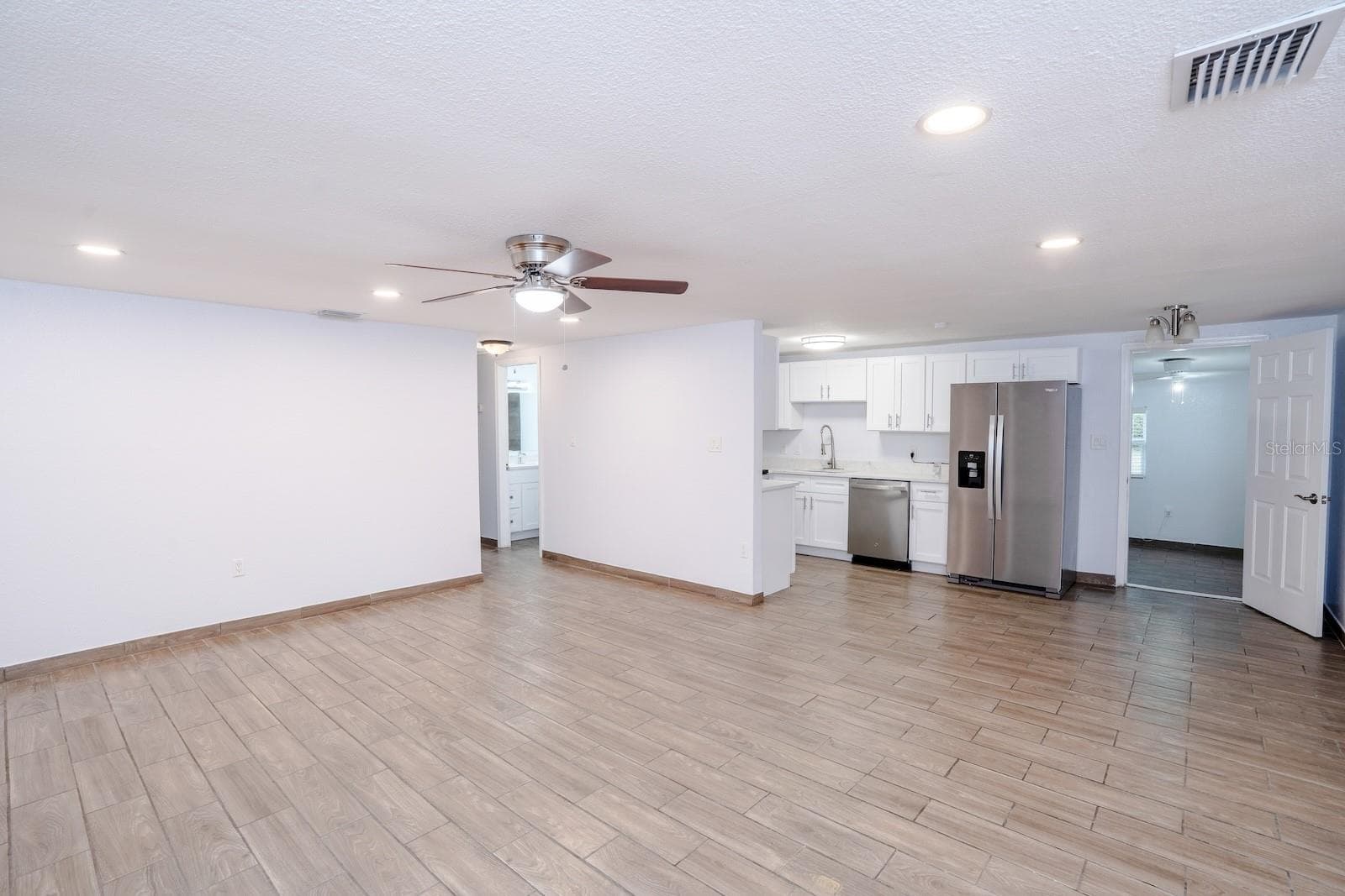 503 MOORE AVENUE — photo 8 of 44