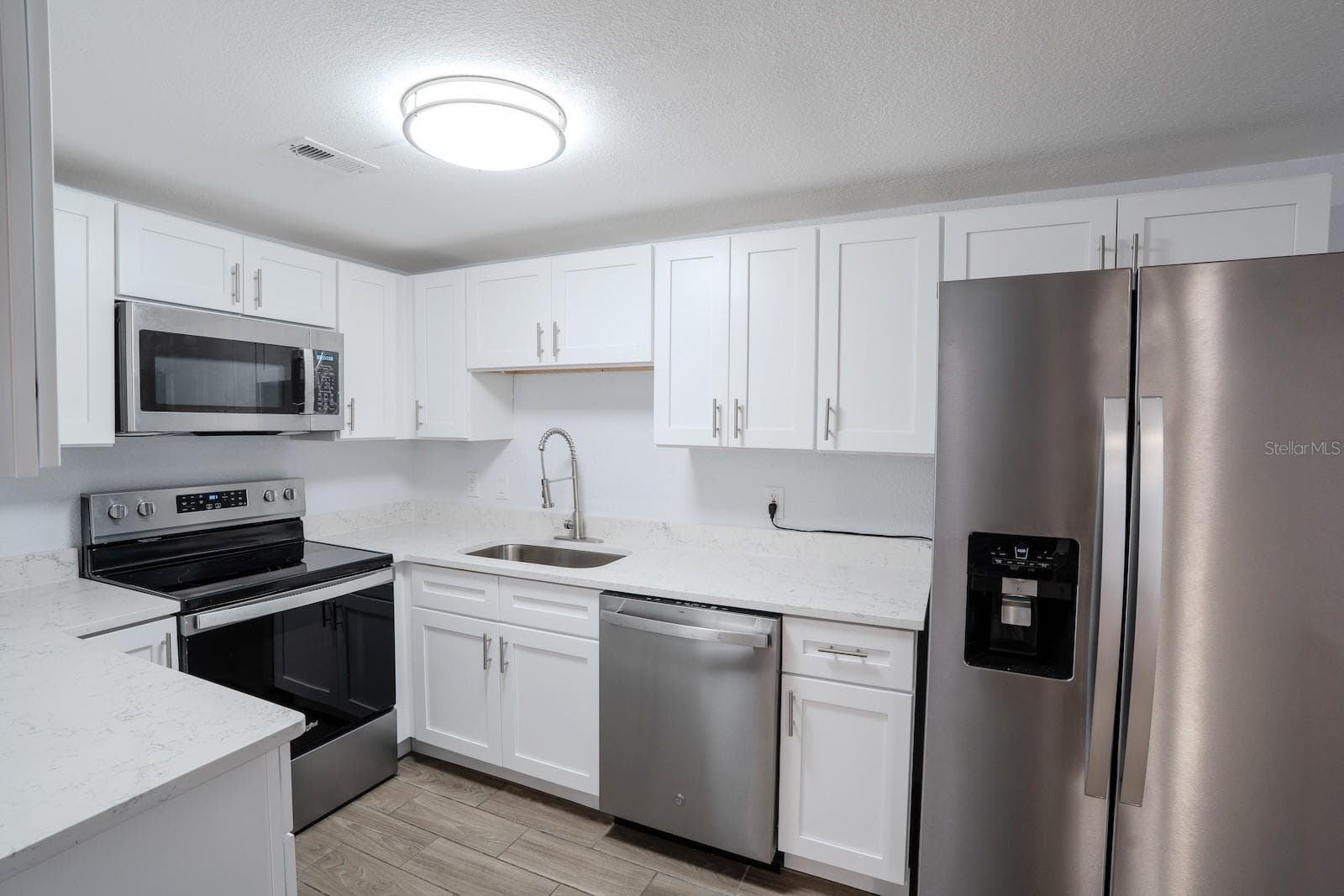 503 MOORE AVENUE — photo 13 of 44