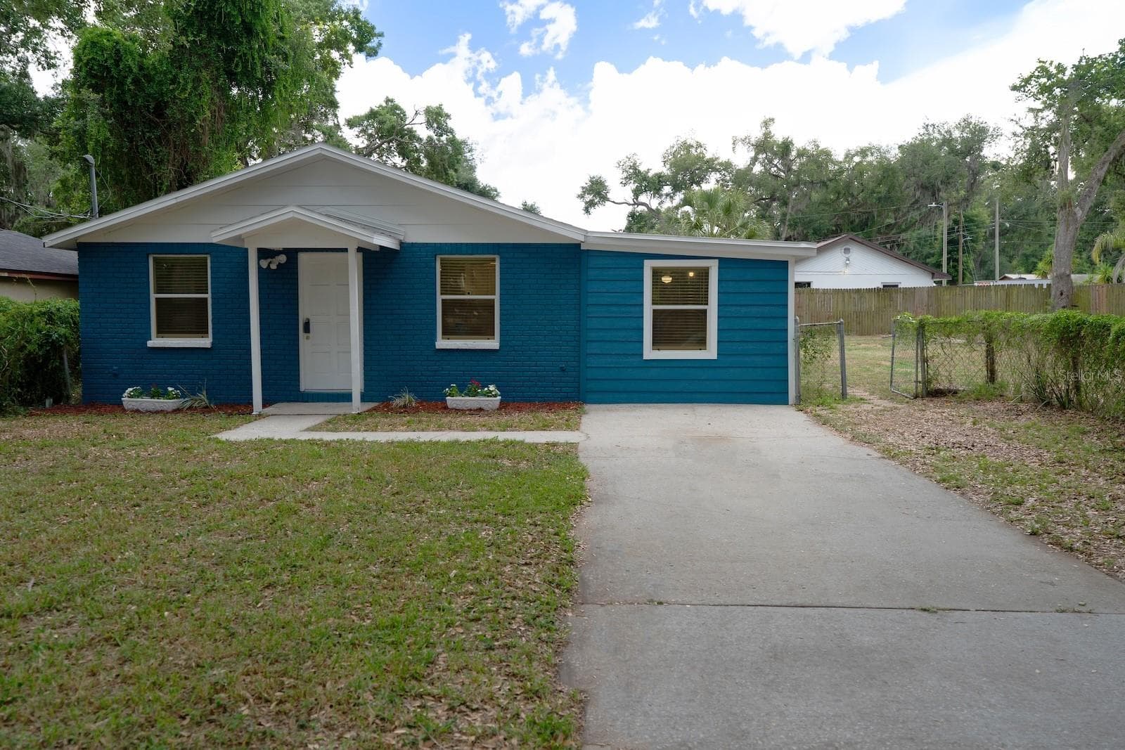 503 MOORE AVENUE — photo 1 of 44