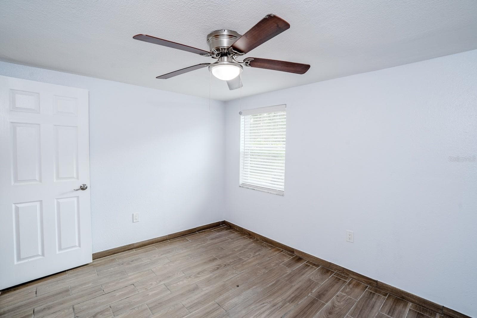 503 MOORE AVENUE — photo 25 of 44
