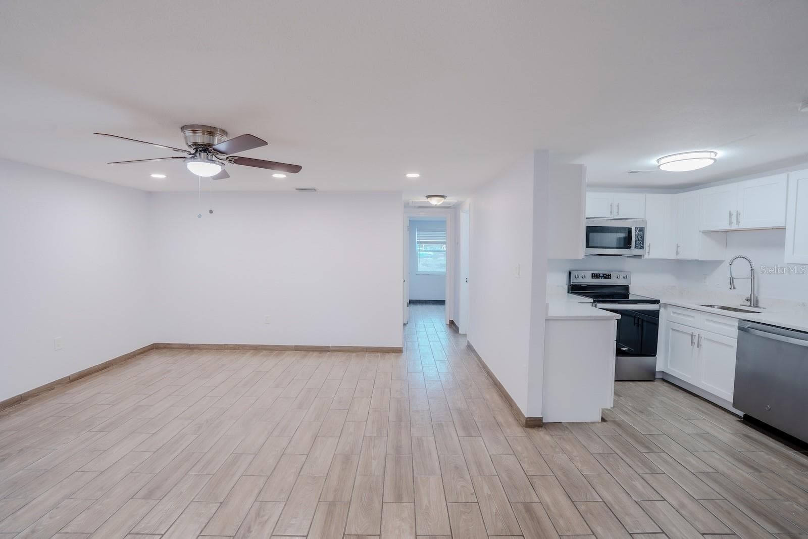503 MOORE AVENUE — photo 11 of 44