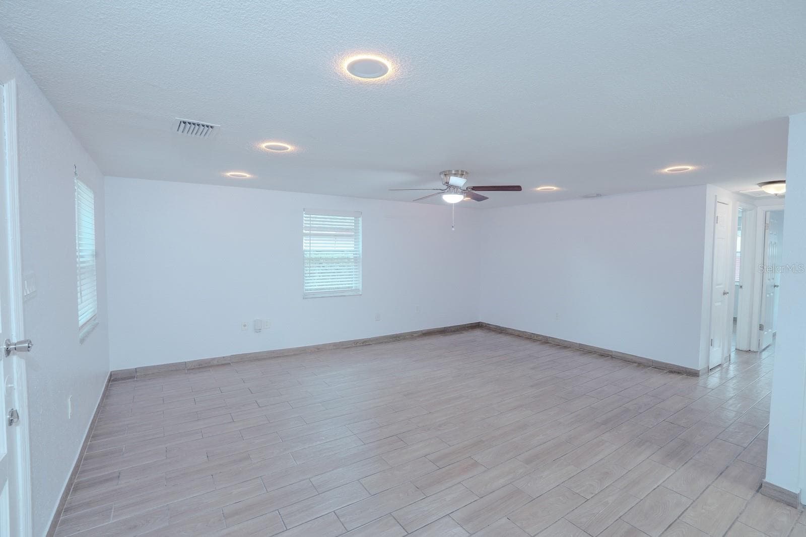 503 MOORE AVENUE — photo 12 of 44