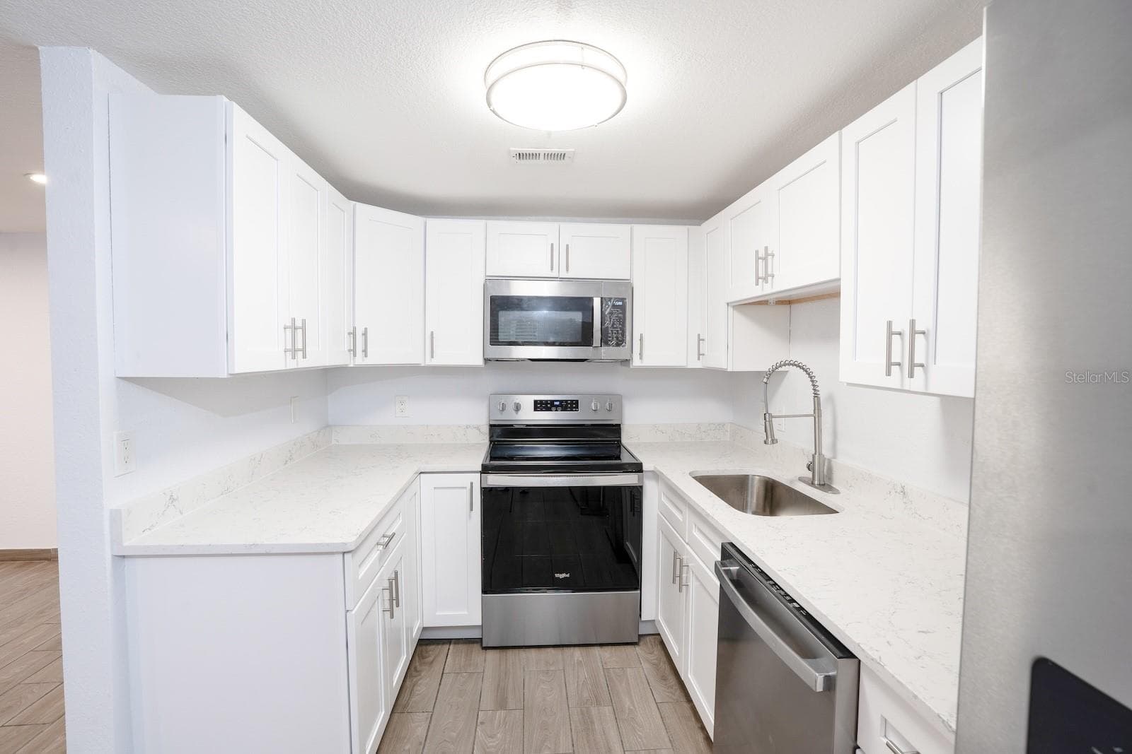 503 MOORE AVENUE — photo 15 of 44