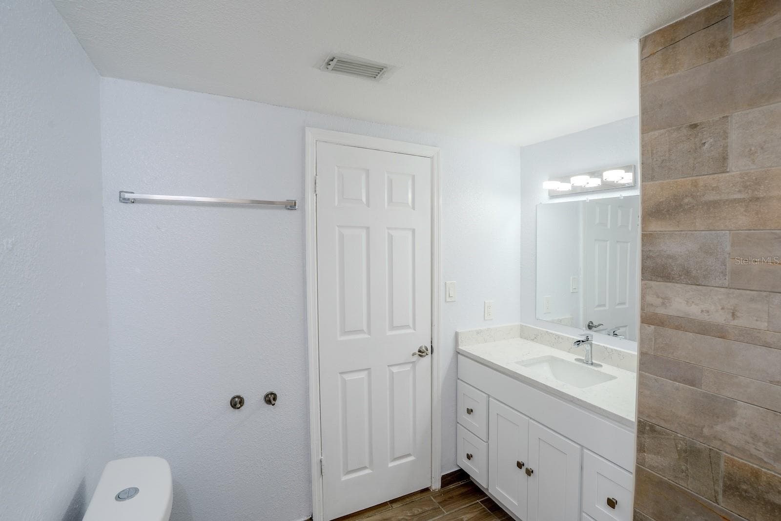 503 MOORE AVENUE — photo 21 of 44