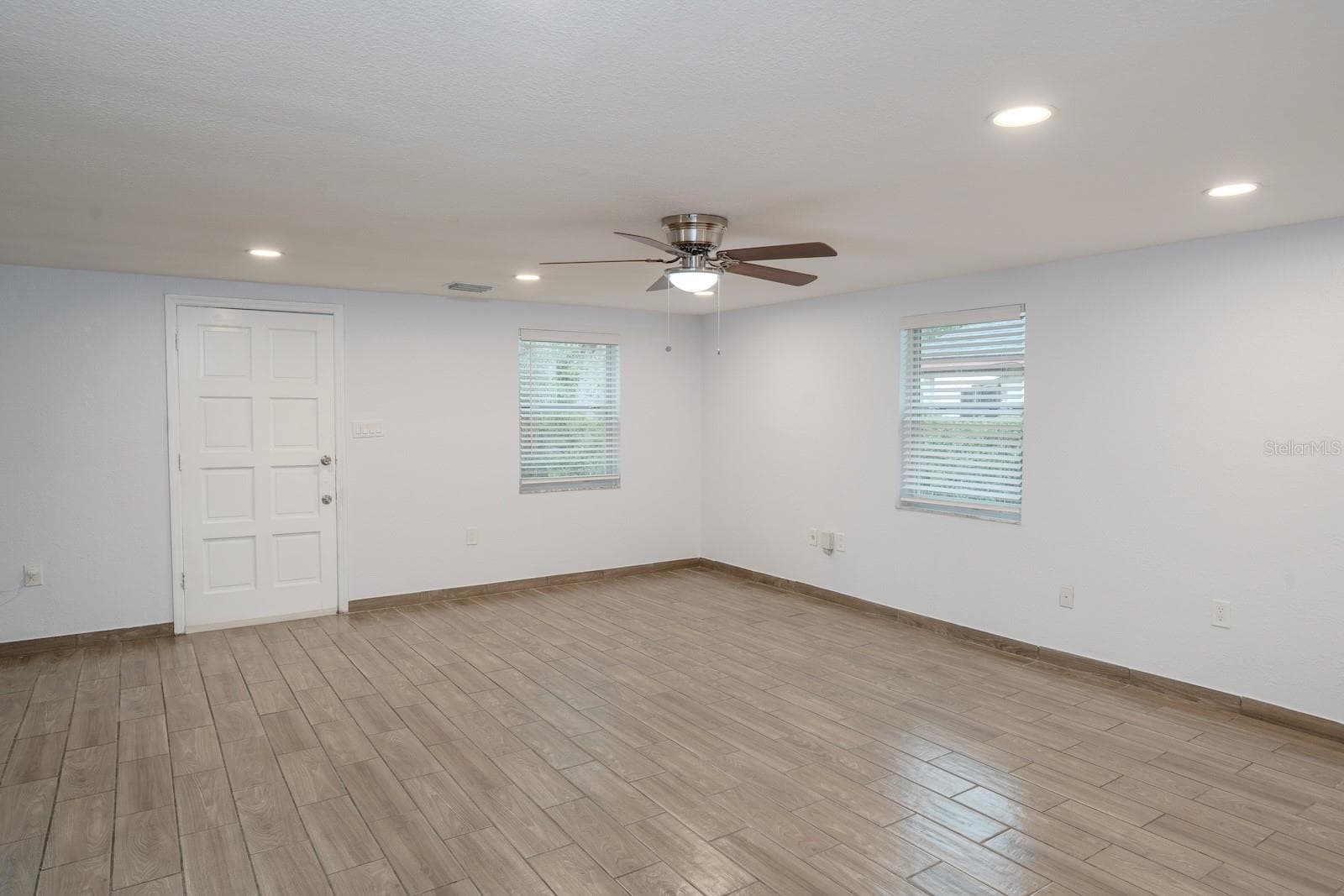 503 MOORE AVENUE — photo 10 of 44